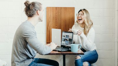 「なんかおもしろい話ない？」「あるよ」