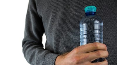 ペットボトルの開け方がヘン、らしいです